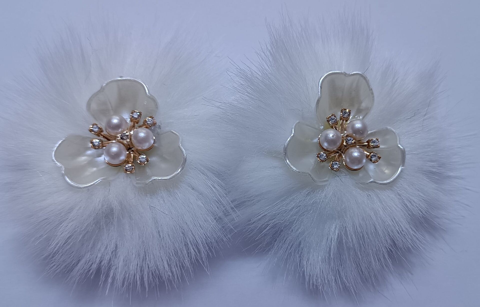 PATİK SÜSÜ 3 YAPRAKLI YASEMİN BEYAZ TÜYLÜ