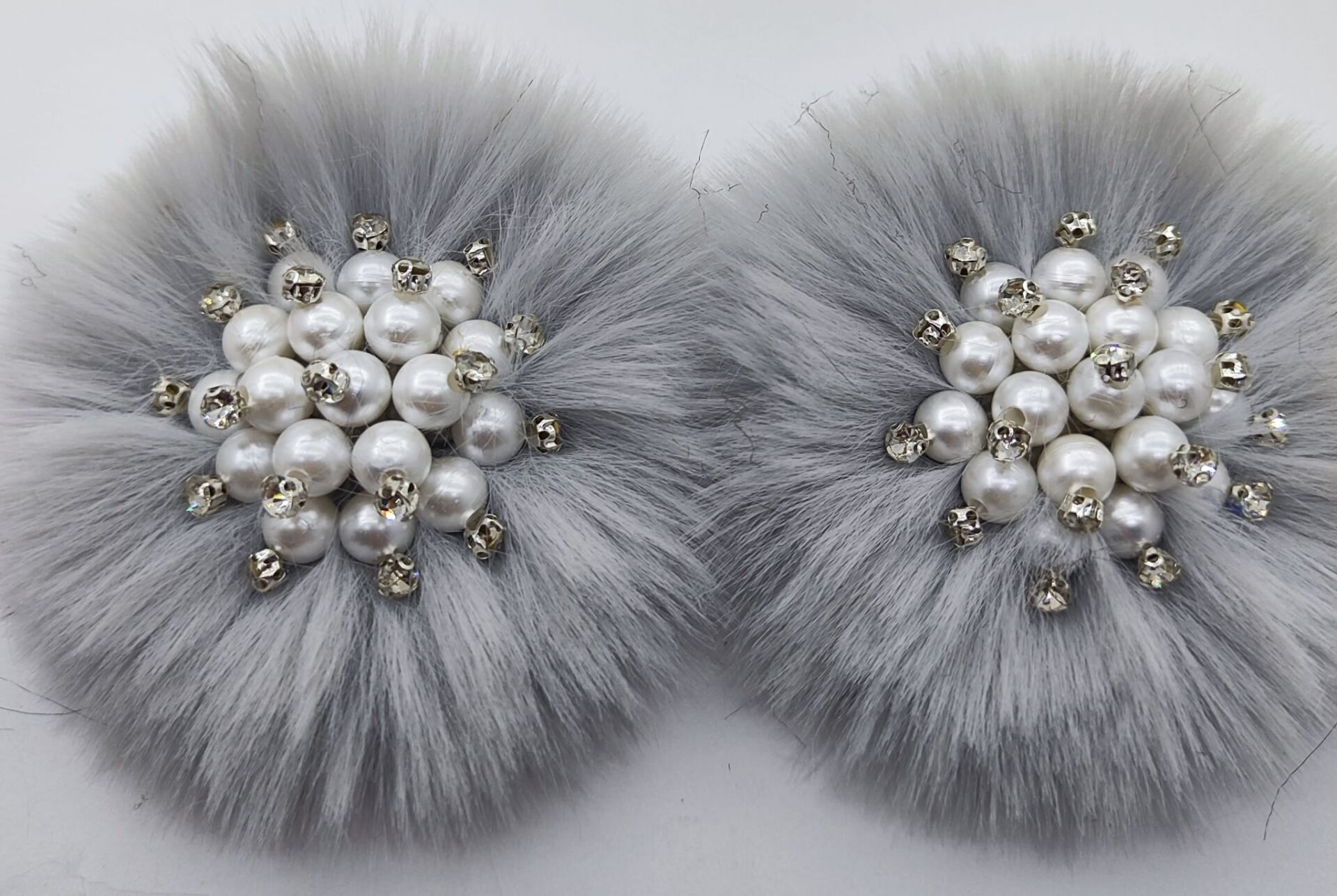 PATİK SÜSÜ AÇIK GRİ  TASARIM BEYAZ  TAŞLI