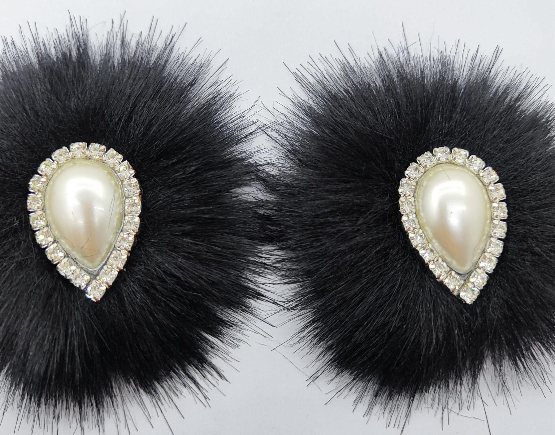 PATİK SÜSÜ HÜRREM SİYAH  TÜYÜ KREM TAŞLI