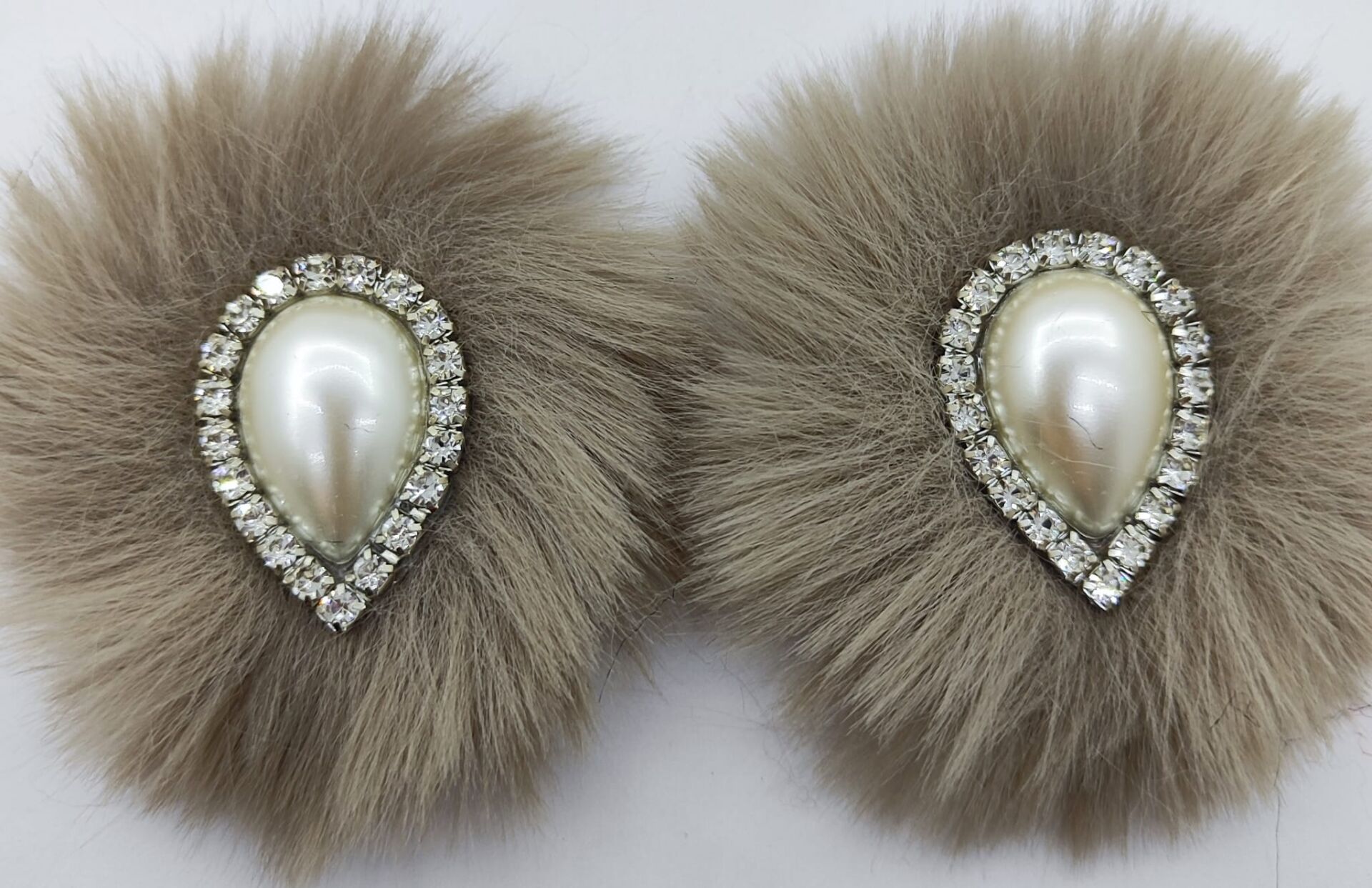 PATİK SÜSÜ HÜRREM TOPRAK TÜYÜ KREM TAŞLI