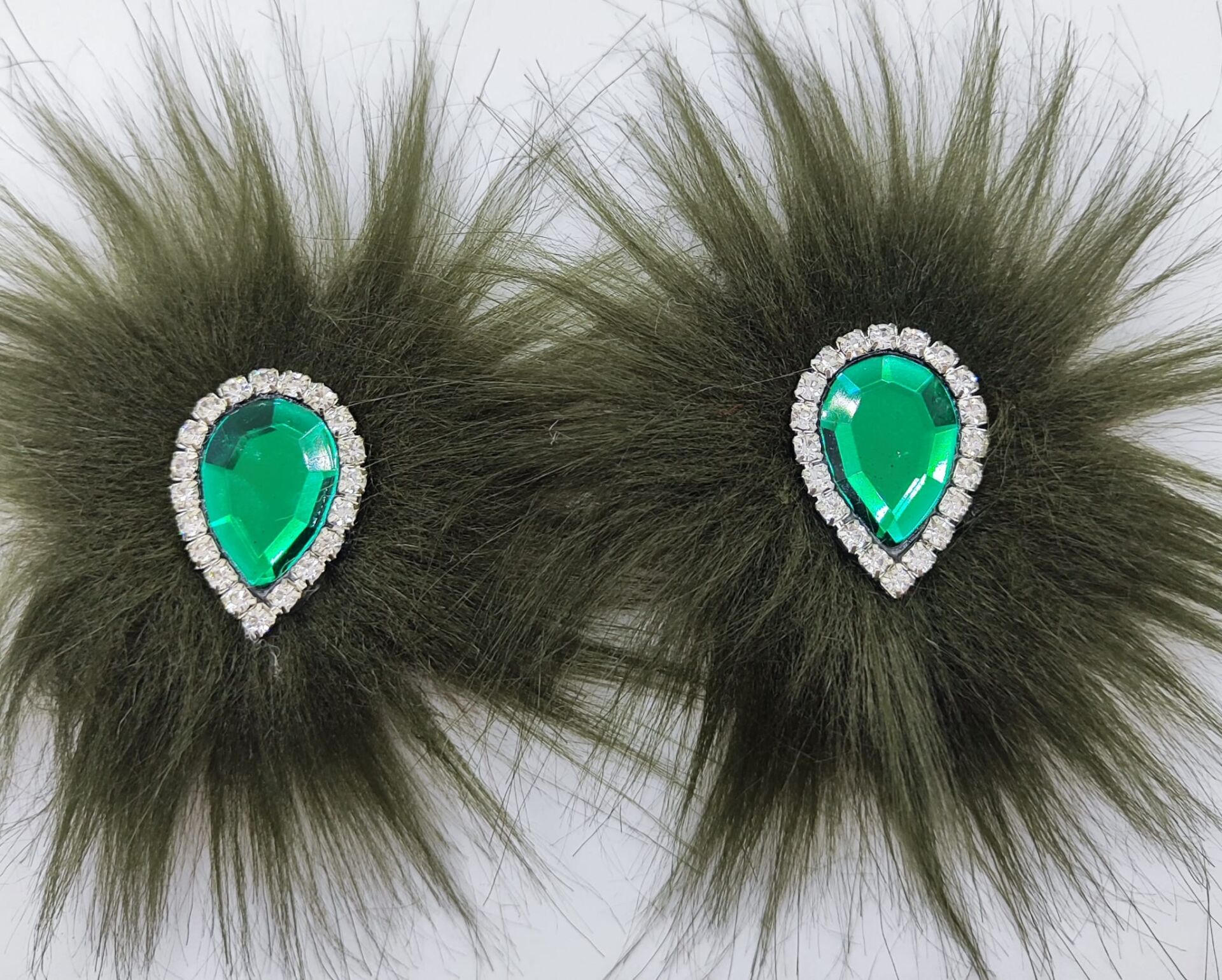 PATİK SÜSÜ HÜRREM HAKİ   TÜY ZÜMRÜT  TAŞLI