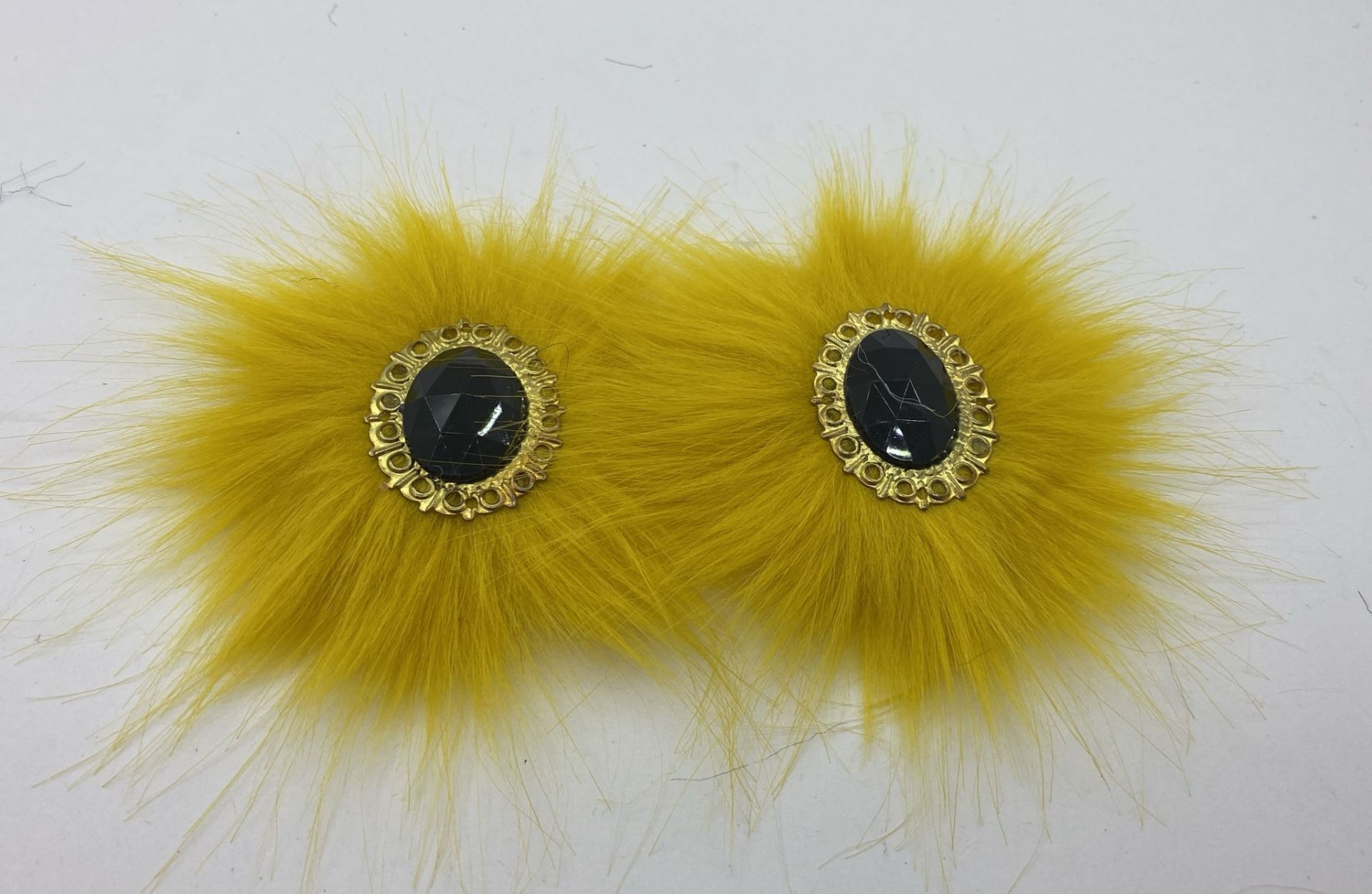 PATİK SÜSÜ HARDAL OVAL TASARIM SİYAH TAŞLI